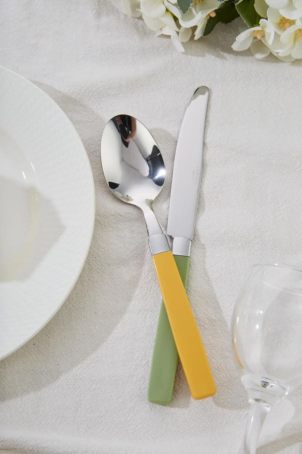 ANNOVA Stainless Steel Flatware/Cutlery Set - Color Handles - Dinner Forks, Salad Forks, Table Knives, Tablespoons, Teaspoons - (Mix, 20 Pieces)