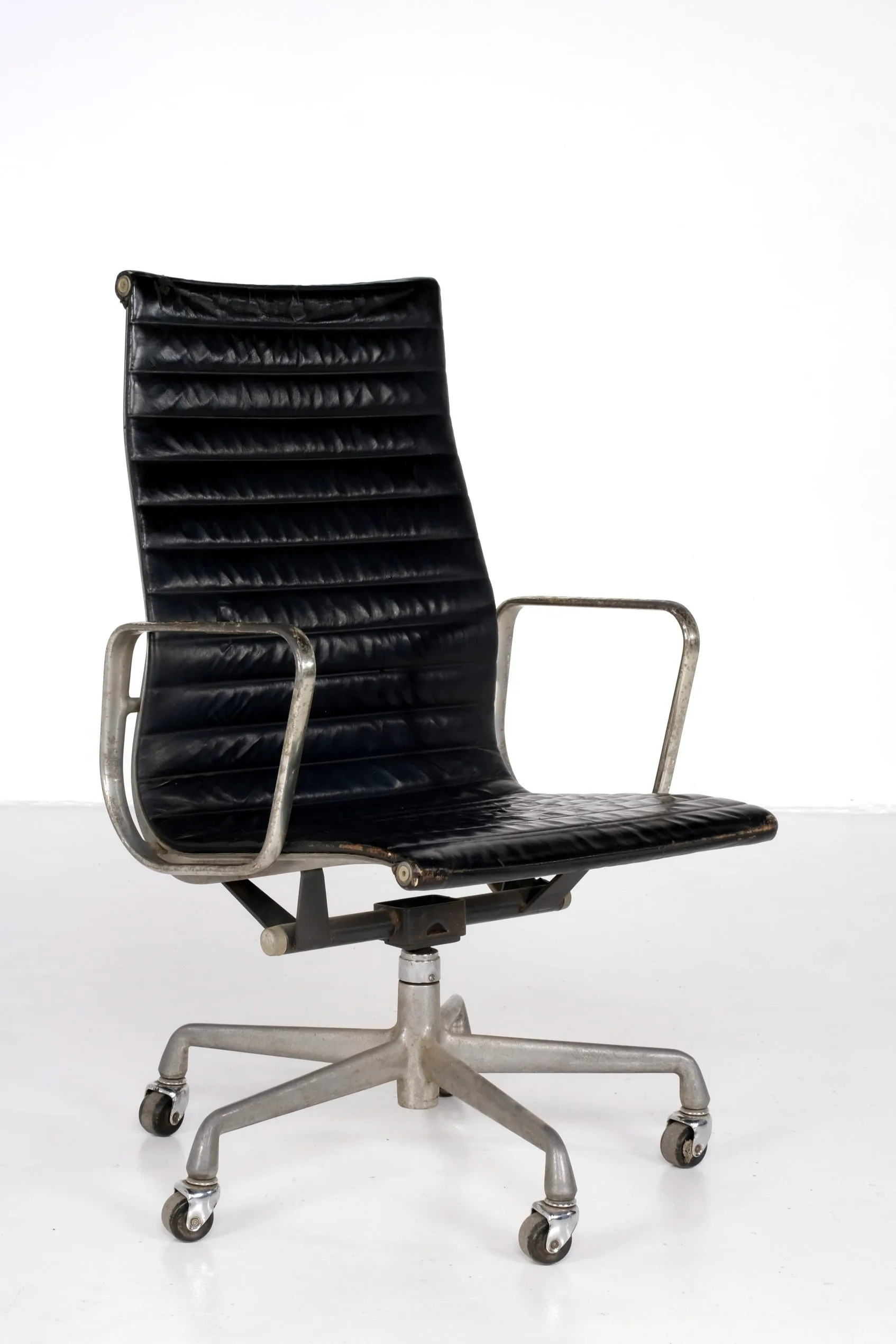 EAMES 116 EASY OFFICE CHAIR