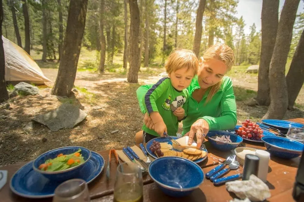 GSI Outdoors Camp Table Set for 4 I Includes Enamel Pioneer Plates, Bowls, & Coffee Mugs for Camping, Outdoors, RV