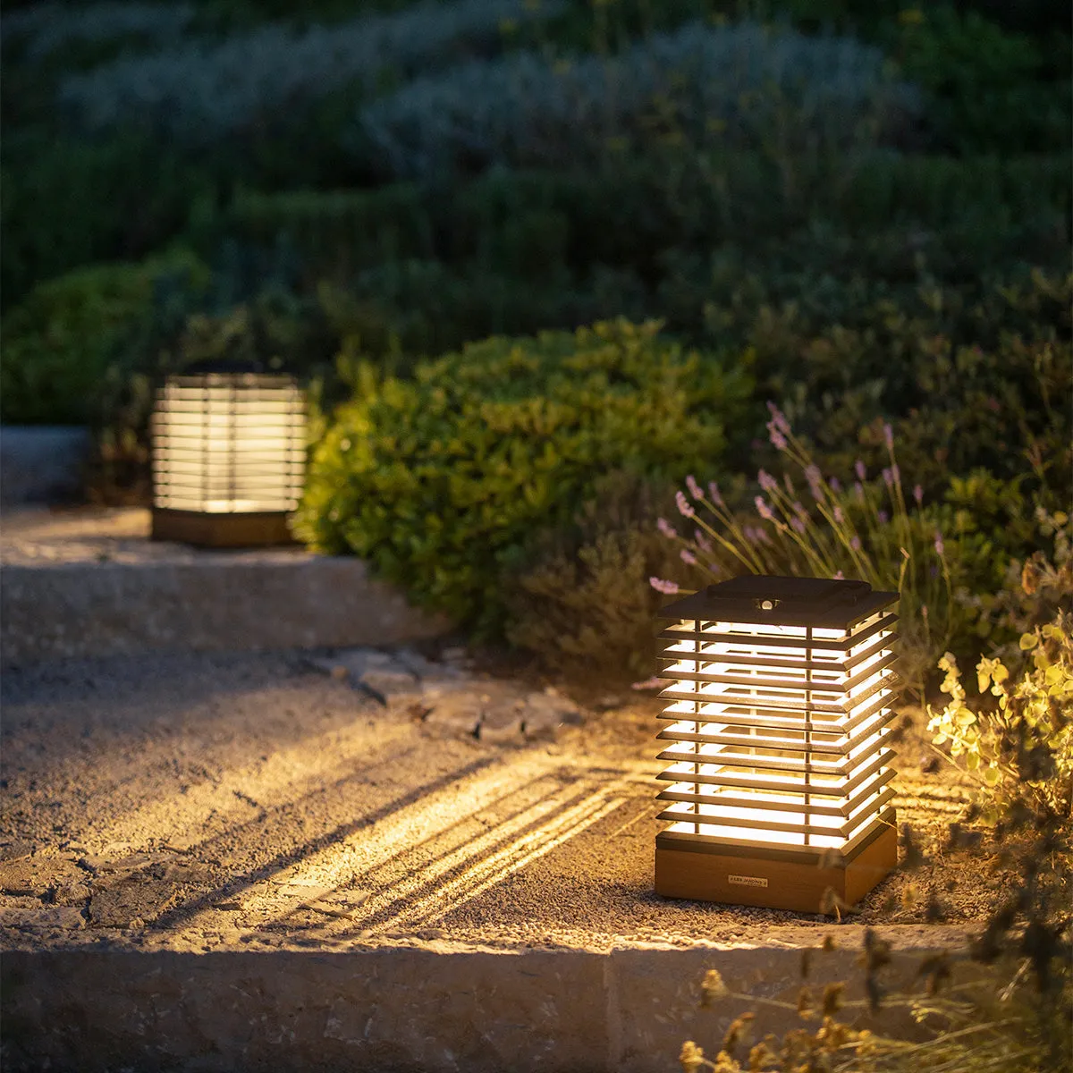 Les Jardins Tekura Solar Lantern