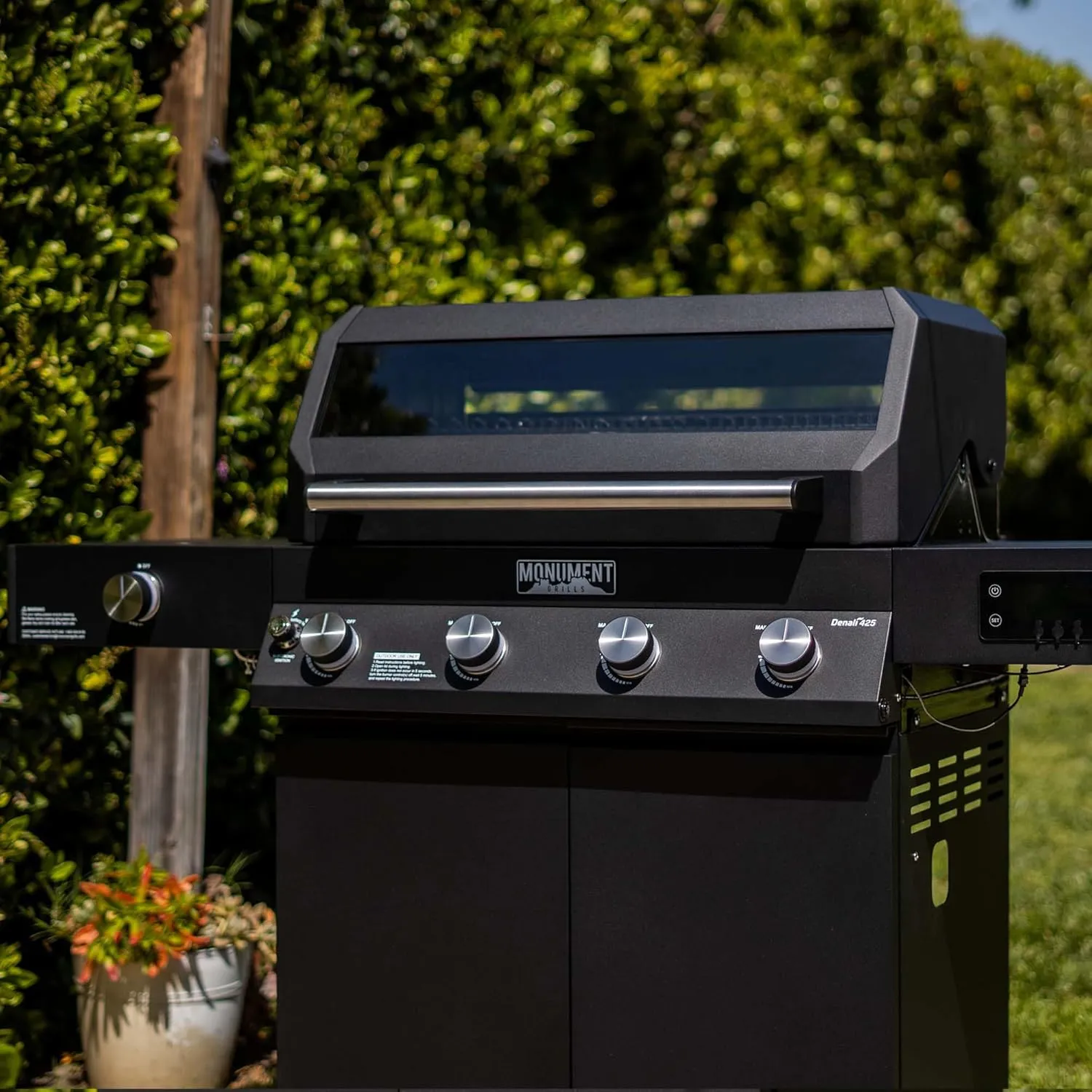 Monument Grills 4-Burner Liquid Propane Gas Smart bbq Grill Denali 425 with Smart technology, Side Burner and LED Controls, Black