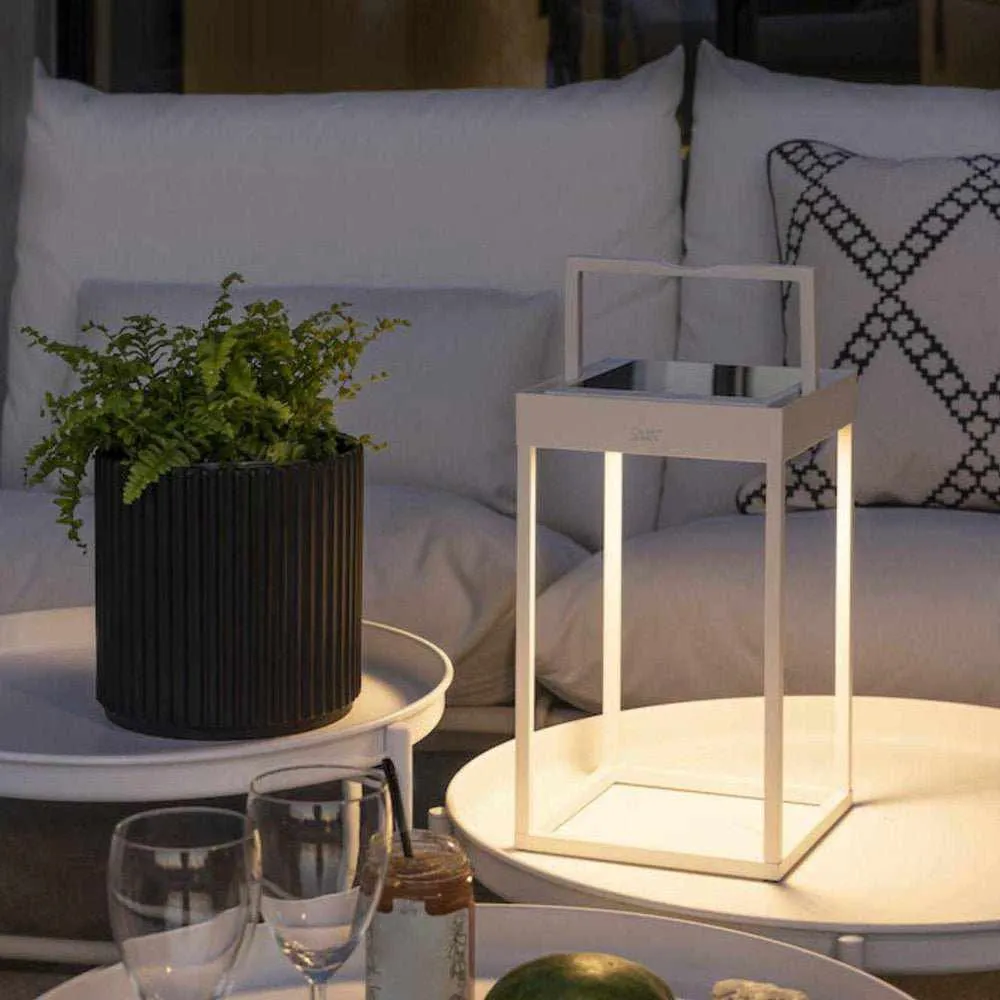Palos Solar Courtyard Lantern White