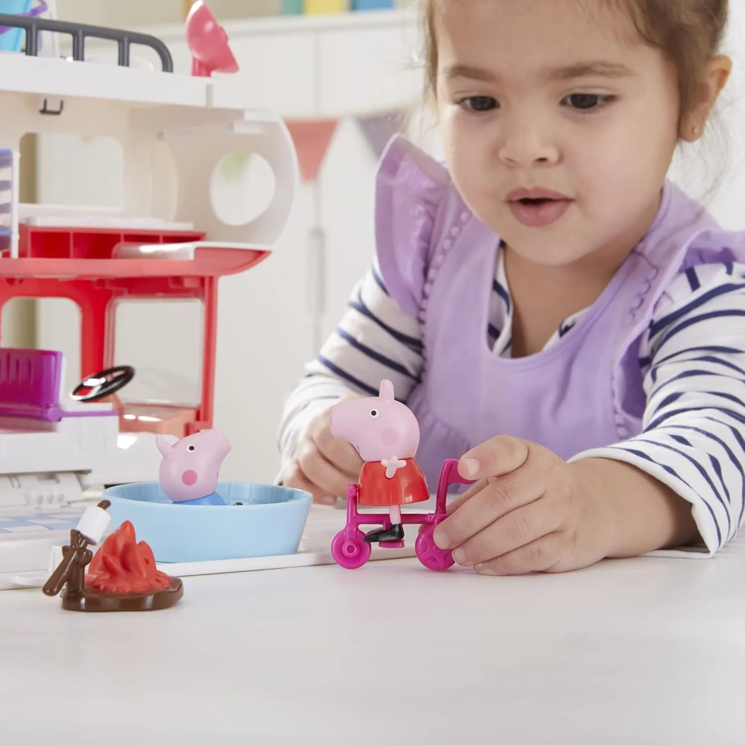 Peppa Pig Peppa’s Adventures Peppa’s Family Motorhome Preschool Toy, Vehicle to RV Playset, Plays Sounds and Music, Ages 3 and up