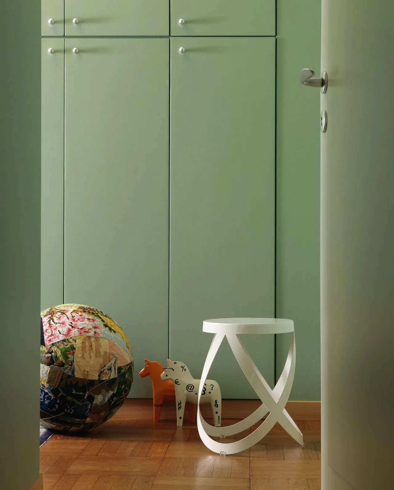 Ribbon low stool