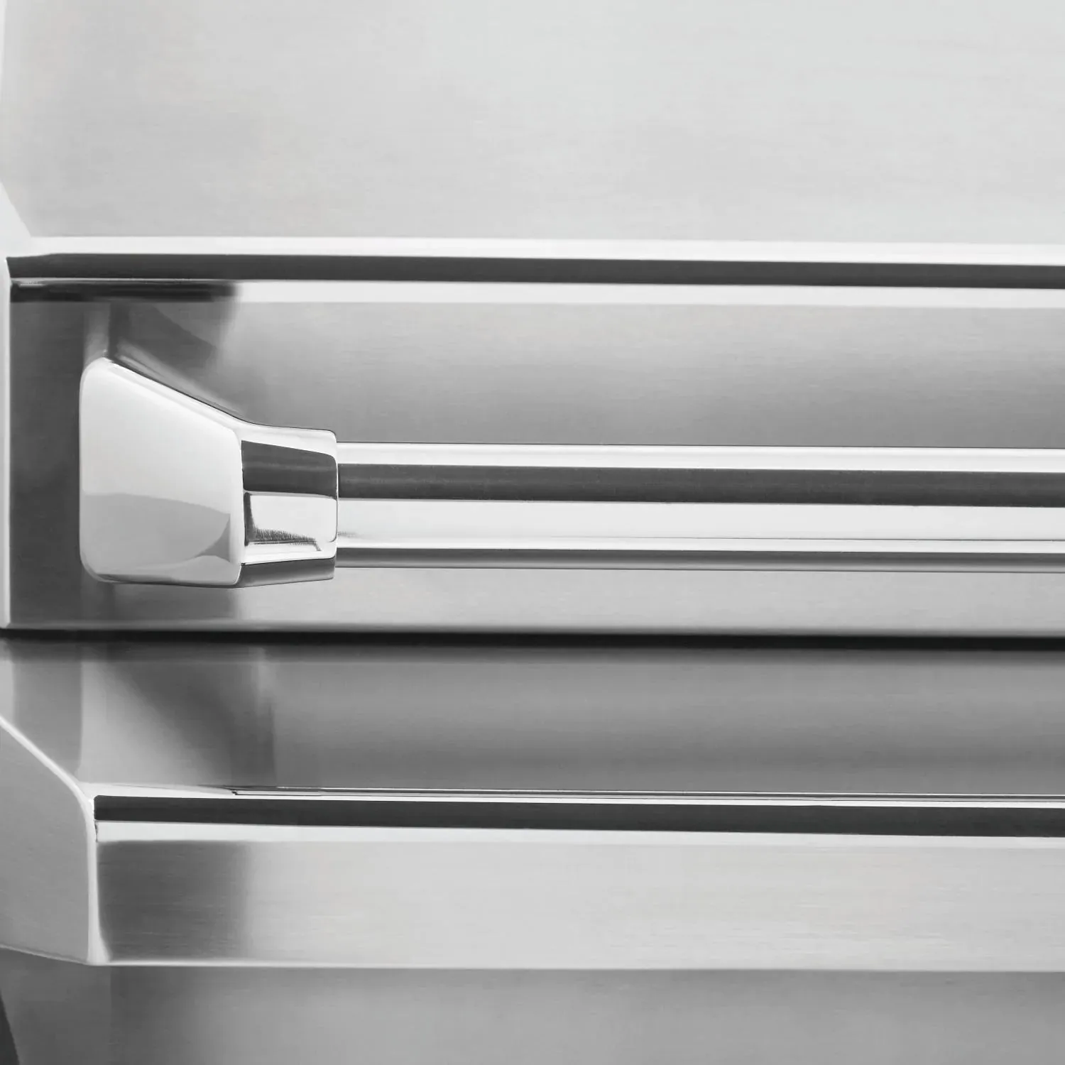 Twin Eagles 36-Inch 3-Burner Gas Grill (Optional Sear Zone/Rotisserie) On Deluxe Cart - TEBQ36   TEGB36SD-B