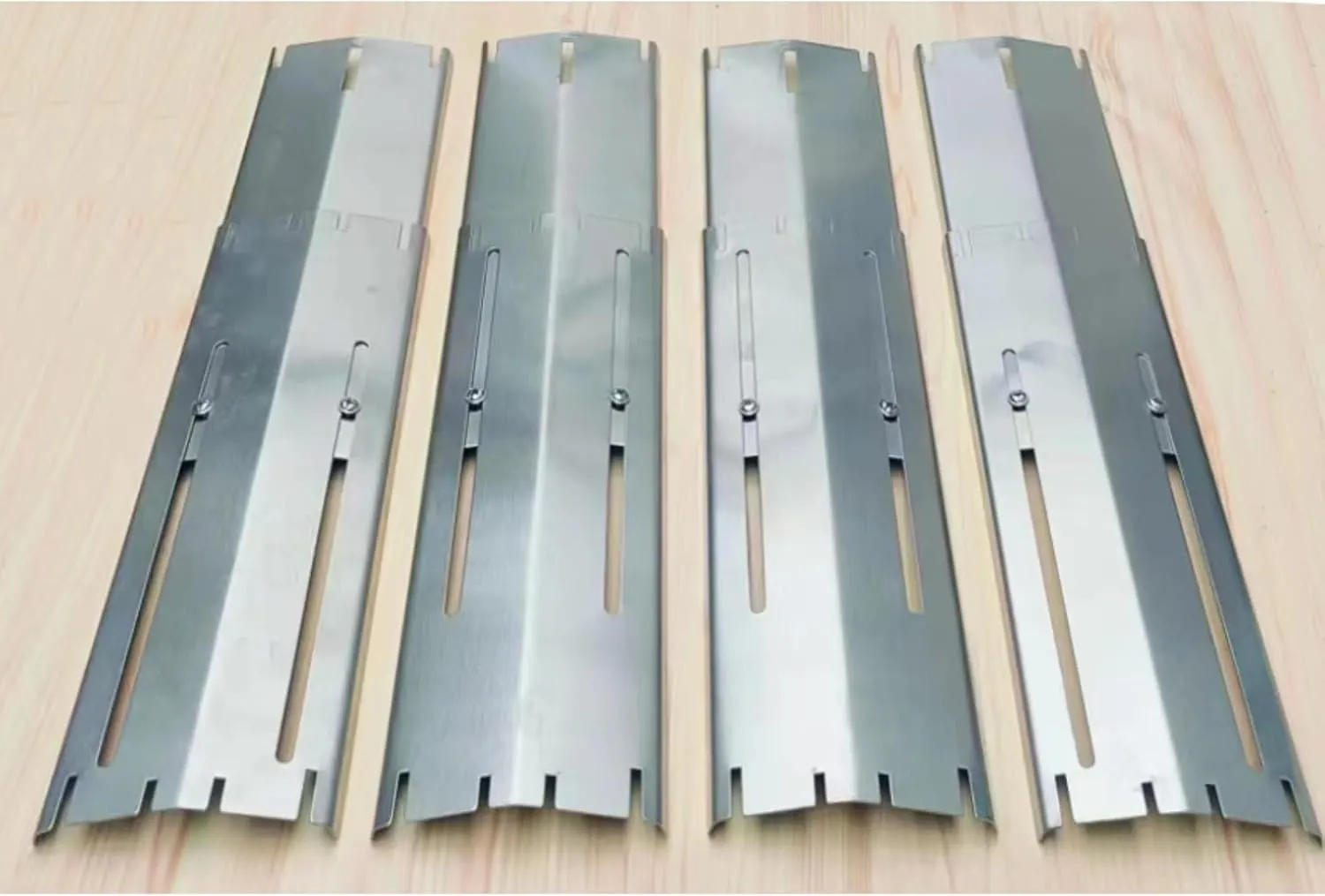 Universal Adjustable Grill Gurner Covers, Flavorizer Bar, Heat Tent, Heat Plate Shields, Flame Tamer for Gas Grill Replacement Parts, Extends 11.75" up to 21" L（4 Pcs